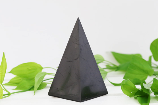 Shungite Pyramid 40mm