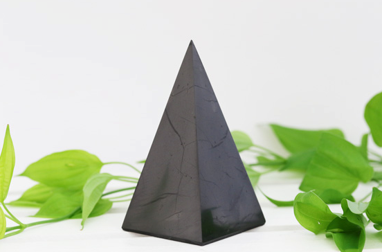 Shungite Pyramid 40mm