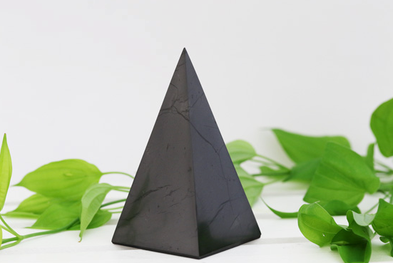 Shungite Pyramid 40mm