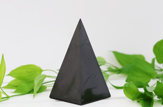 Shungite Pyramid 40mm