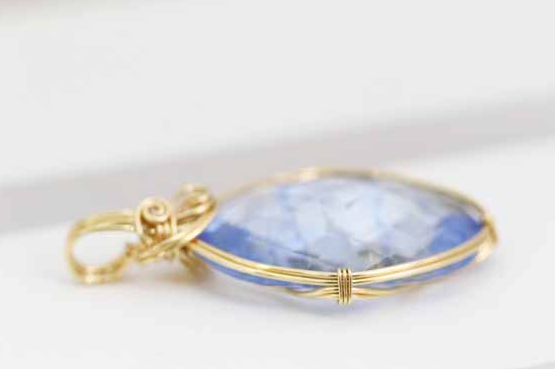 Sierra Nevada Andara Crystal "Lady Nellie" pendant, K14 Gold
