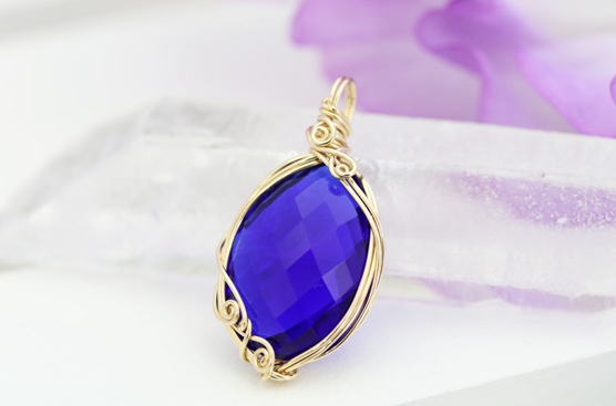 Pendentif "Tanzanite Fire" en cristal Sierra Nevada Andara, or K14