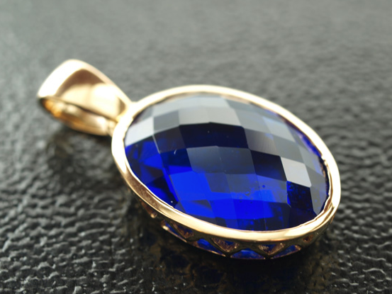 Pendentif Sierra Nevada Andara Crystal « Tanzanite Fire », K18 YG